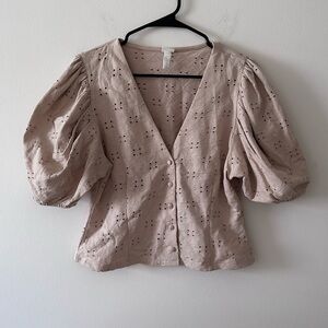 H&M Womens beige puff sleeve v neck button top size medium